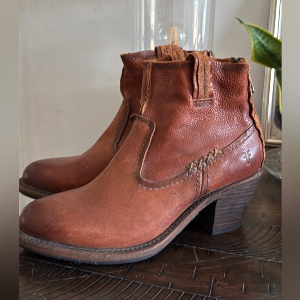 Frye Women's Chestnut Ankle Booties